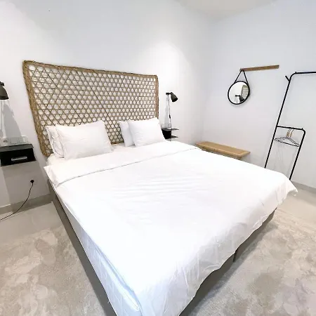 Villa Exquisite 4 Bdrms 7 Min To Puerto Banus 11 Estepona