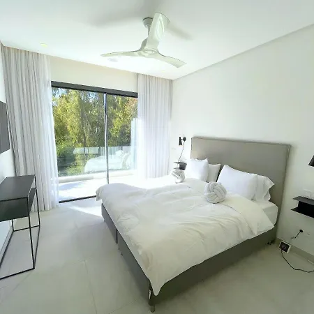 Exquisite 4 Bdrms 7 Min To Puerto Banus 11 Estepona