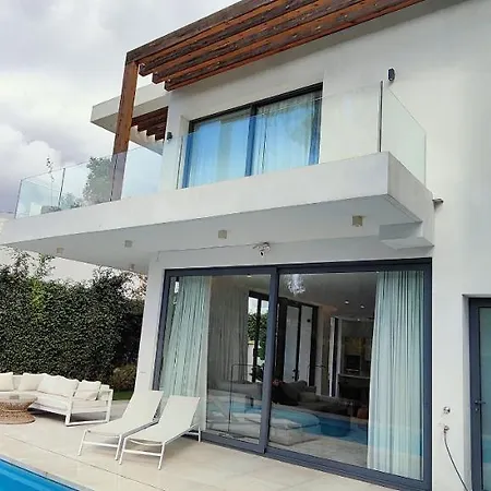 Exquisite 4 Bdrms 7 Min To Puerto Banus 11 Estepona
