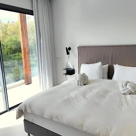Exquisite 4 Bdrms 7 Min To Puerto Banus 11 Villa Estepona
