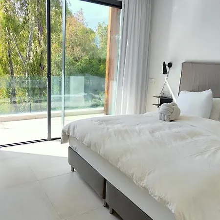 Villa Exquisite 4 Bdrms 7 Min To Puerto Banus 11