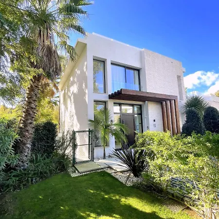 Exquisite 4 Bdrms 7 Min To Puerto Banus 11 Estepona