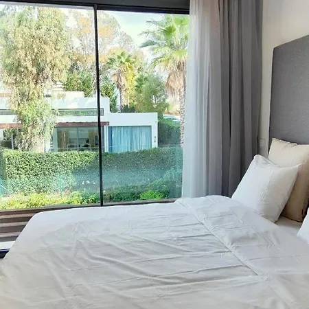 Villa Exquisite 4 Bdrms 7 Min To Puerto Banus 11 Estepona